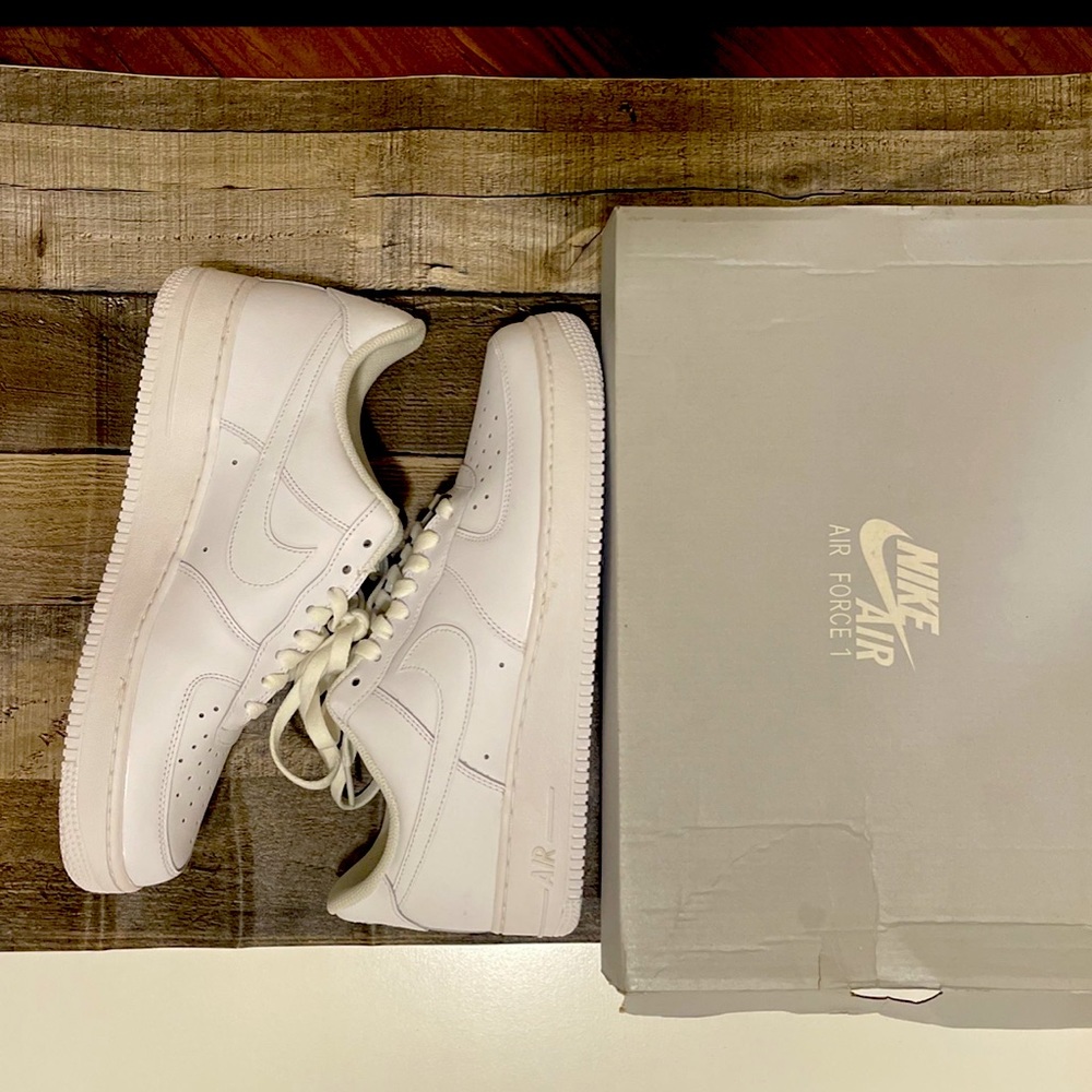 Nike Air Force 1 SIZE: 10.5 (men) 12 (women)